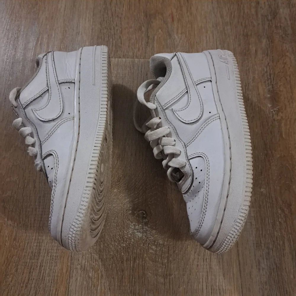 Nike Air Force 1 Triple White Kids Athletic Sneakers Classic Low-Top Size 2Y